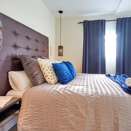 La Macarena Airport Apartment