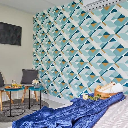 La Macarena Airport Apartment