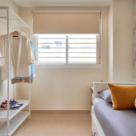 La Macarena Airport Apartment *