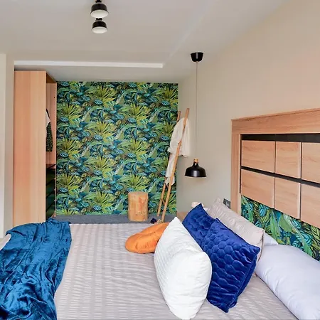 Apartment La Macarena Airport *