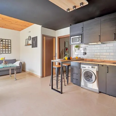La Macarena Airport Apartment *