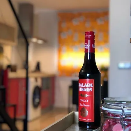 La Macarena Airport Apartment *