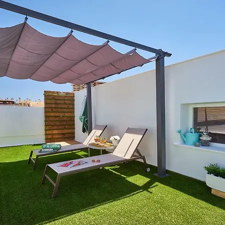 La Macarena Airport Apartment