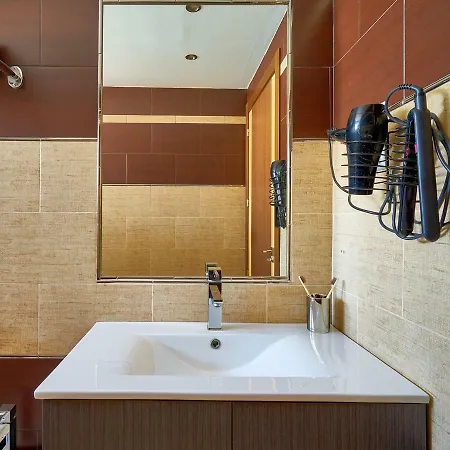 Apartment La Macarena Airport