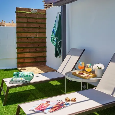 La Macarena Airport Apartment