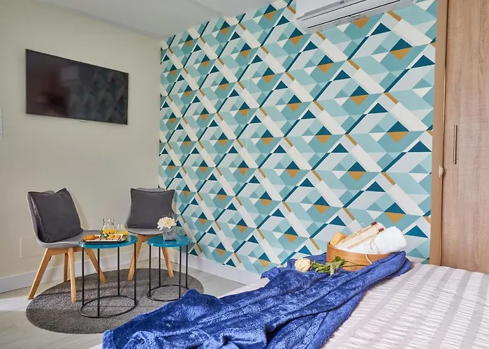 La Macarena Airport Apartment