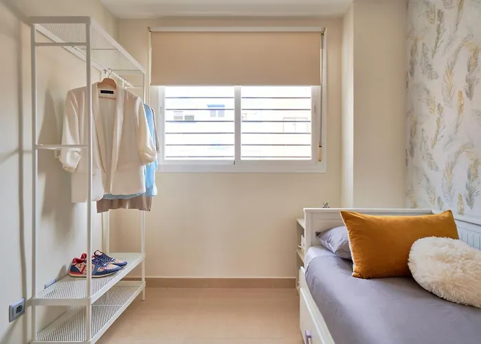La Macarena Airport Apartment *