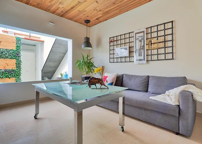 Apartment La Macarena Airport