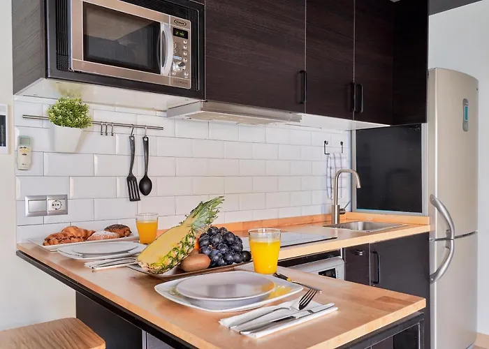 La Macarena Airport Apartment