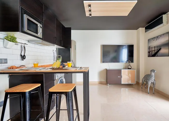 La Macarena Airport Apartment *