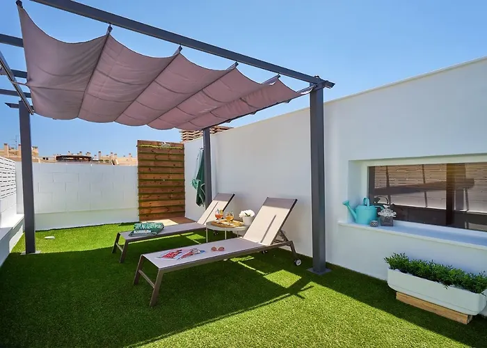 La Macarena Airport Apartment